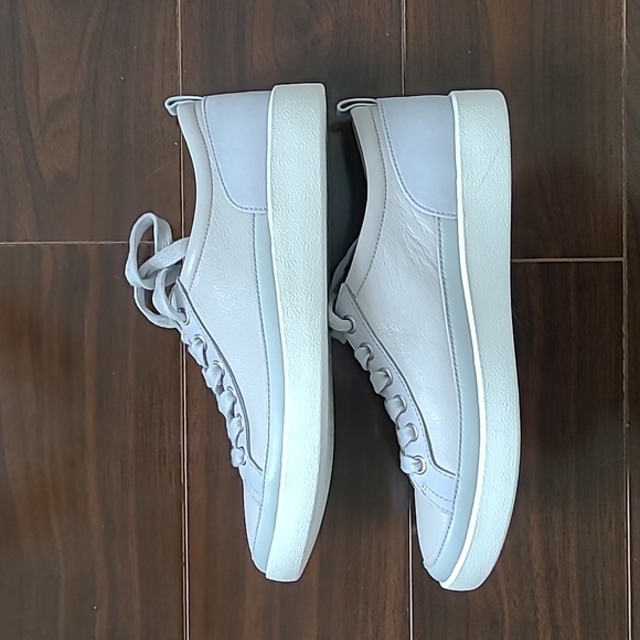 Vionic Winny Gray Leather Sneakers - Picture 3 of 5